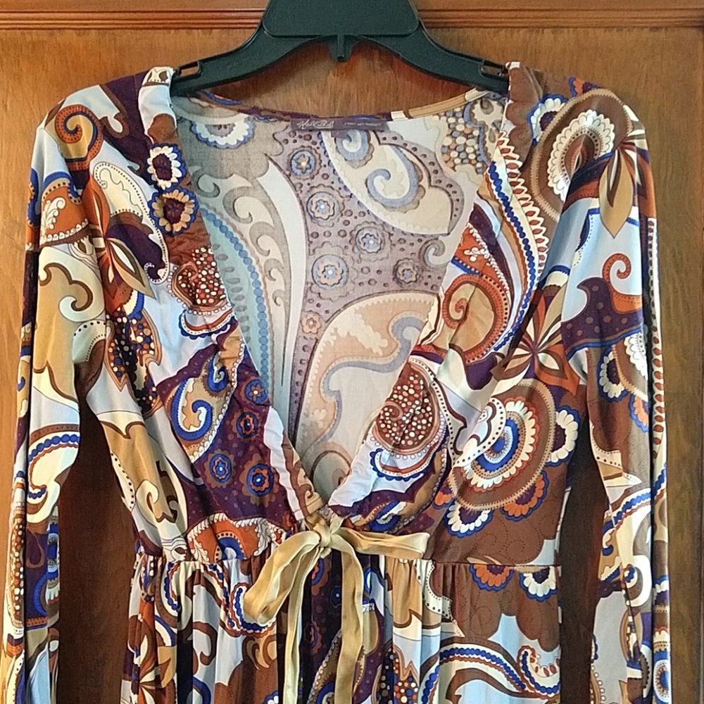 EUC 70's look plunging v neck dress